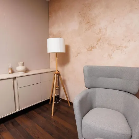 Ah Fibichova Next To Aupark شقة