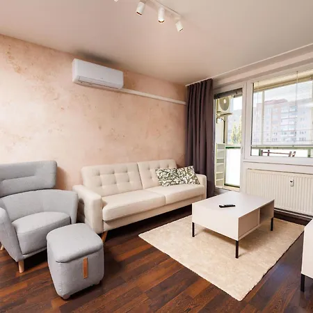 アパート Ah Fibichova Next To Aupark *